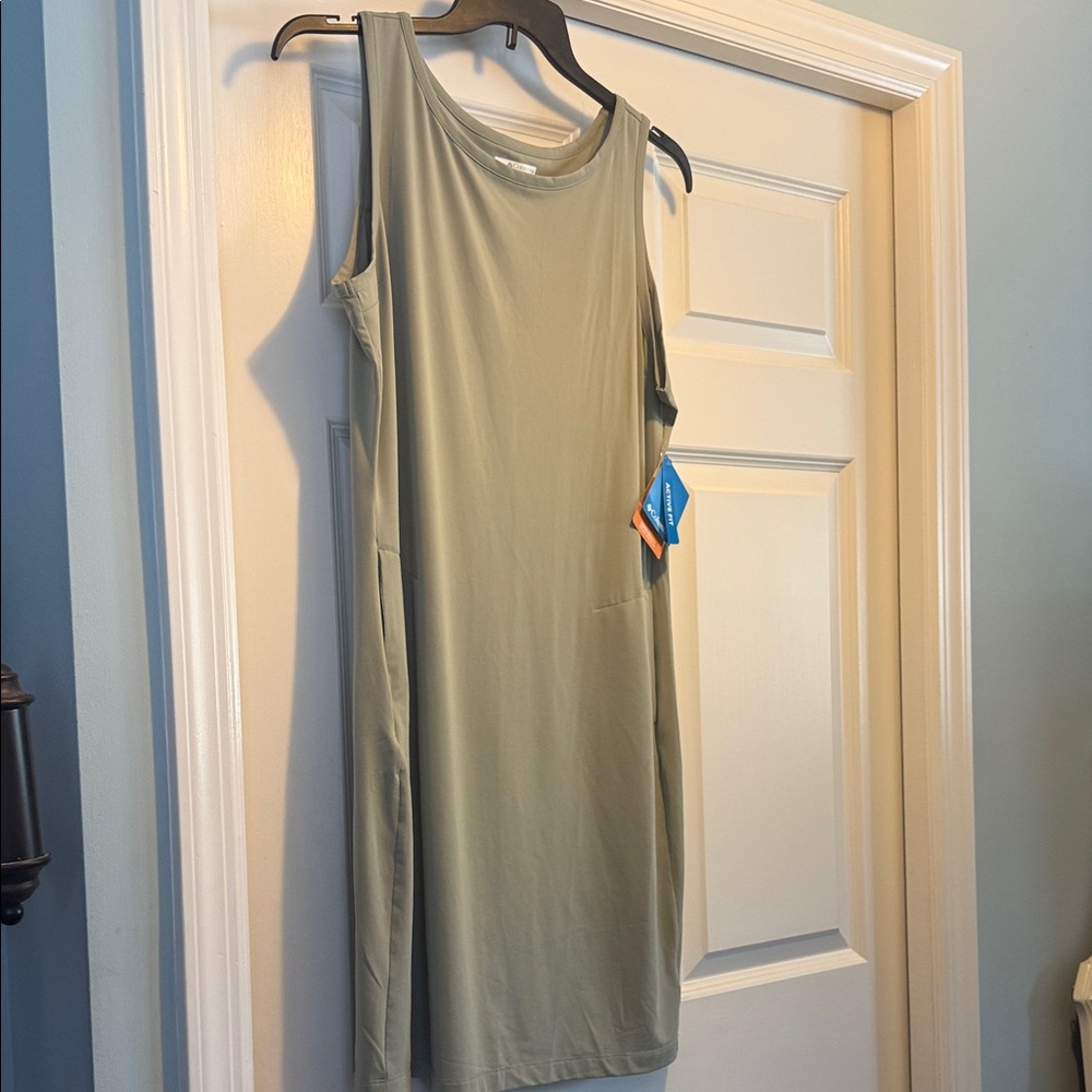 Columbia Chill River Dress with pockets. Size XL Olive Green  NWT